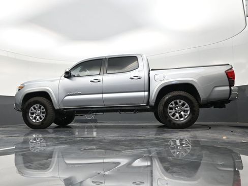 Used 2019 Toyota Tacoma SR5 w/ SR5 Appearance Package (SM) RWD image 22