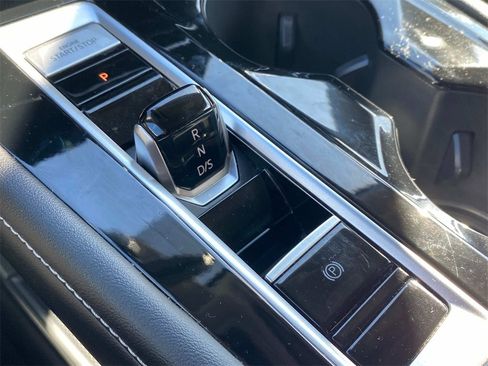 Used 2024 Volkswagen Atlas SE image 30