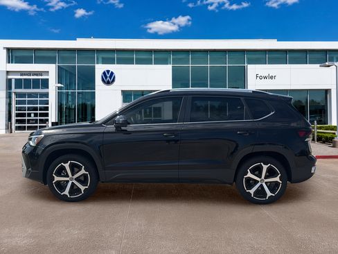 Used 2025 Volkswagen Taos SEL AWD/4WD image 8