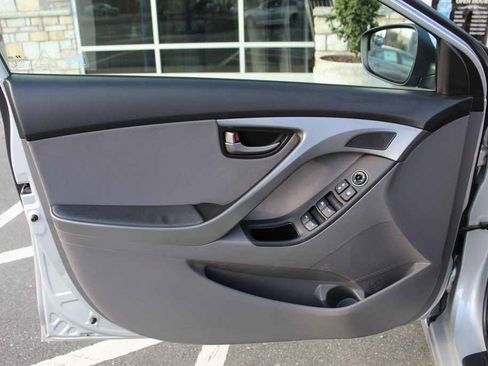 Used 2015 Hyundai Elantra SE w/ Option Group 02 image 10