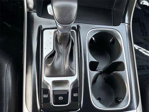 Used 2024 Kia Carnival LX image 16