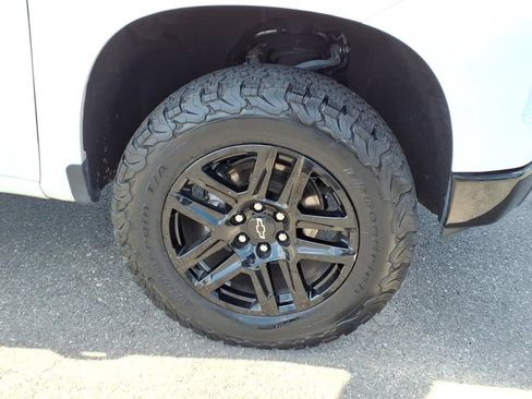 Used 2022 Chevrolet Silverado 1500 LT Trail Boss w/ LT Trail Boss Premium Package AWD/4WD image 9