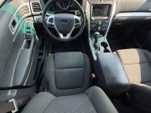 Used 2014 Ford Explorer XLT w/ Equipment Group 201A AWD/4WD image 28