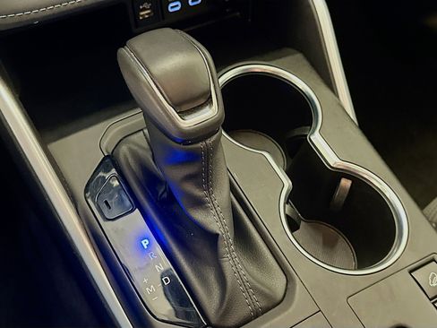 Used 2024 Toyota Highlander LE image 25