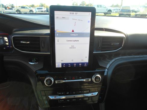 Used 2021 Ford Explorer Platinum w/ Equipment Group 601A image 3