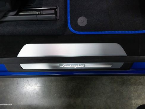 Used 2024 Lamborghini Urus Performante AWD/4WD image 42