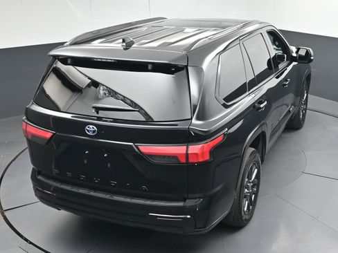 Used 2023 Toyota Sequoia Platinum image 44