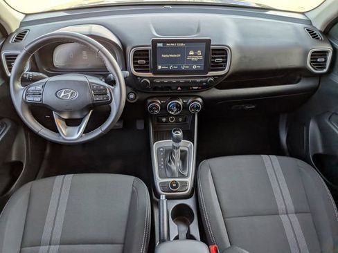 Used 2025 Hyundai Venue SEL image 31