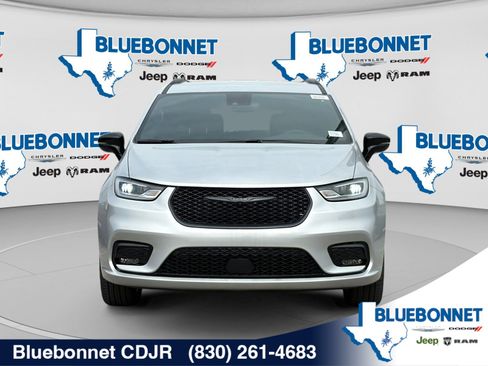 New 2026 Chrysler Pacifica Select w/ S Appearance Package FWD image 2