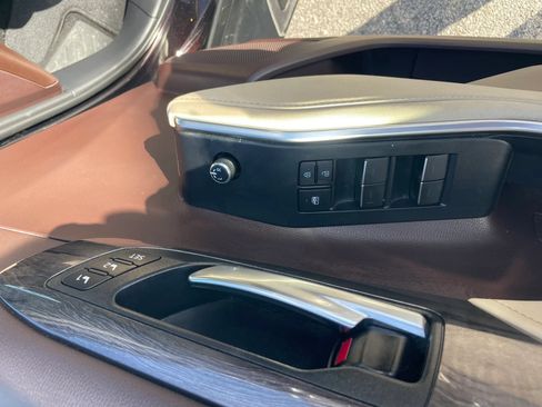 Used 2020 Toyota Highlander Limited FWD image 24