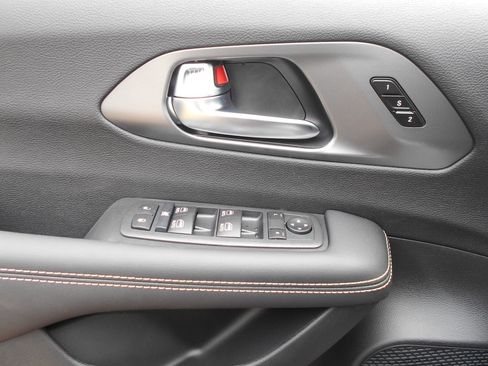 New 2026 Chrysler Pacifica Select image 14