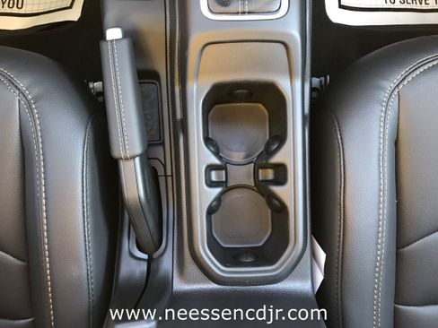 New 2025 Jeep Gladiator Sport image 20