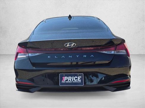 Used 2023 Hyundai Elantra SEL FWD image 6
