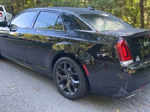Used 2021 Chrysler 300 S w/ S Model Appearance Package RWD image 7