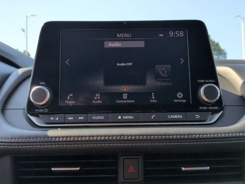 Used 2024 Nissan Rogue SV FWD image 17