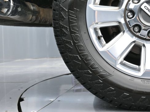 Used 2022 Ford F350 Platinum w/ FX4 Off-Road Package AWD/4WD image 44