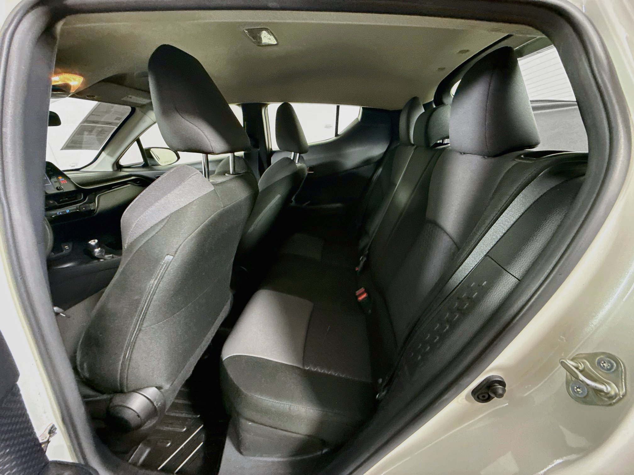 Used 2021 Toyota C-HR LE FWD image 23