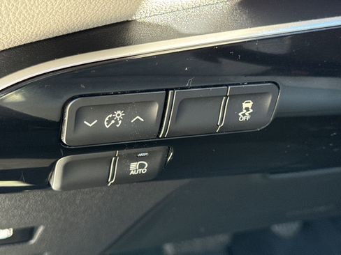 Used 2016 Toyota Prius Three Touring image 17