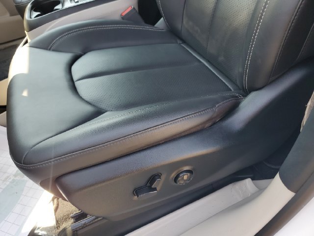 Certified 2024 Chrysler Pacifica Touring-L AWD/4WD image 21