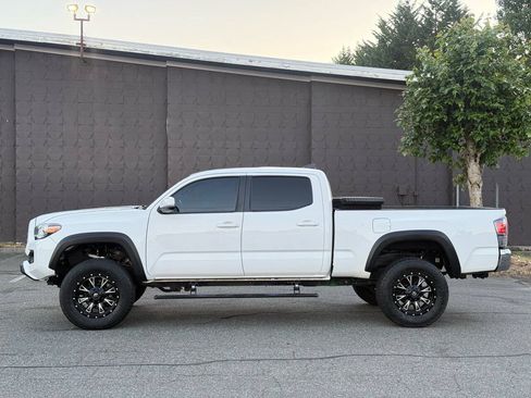 Used 2020 Toyota Tacoma TRD Off-Road AWD/4WD image 5