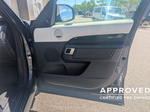 Used 2025 Land Rover Discovery S AWD/4WD image 10