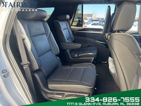 Used 2025 Cadillac Escalade Premium Luxury image 13