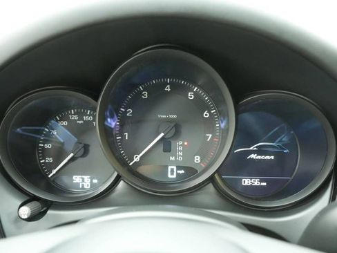 Certified 2025 Porsche Macan AWD/4WD image 14