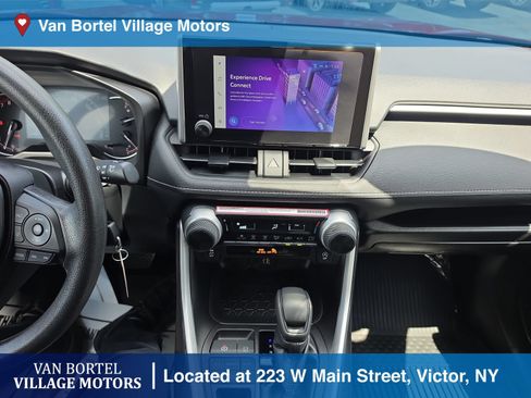 Used 2024 Toyota RAV4 LE AWD/4WD image 17
