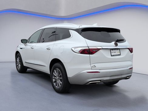 Used 2023 Buick Enclave Essence image 3