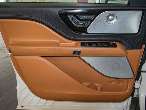Used 2021 Lincoln Aviator Black Label AWD/4WD image 11