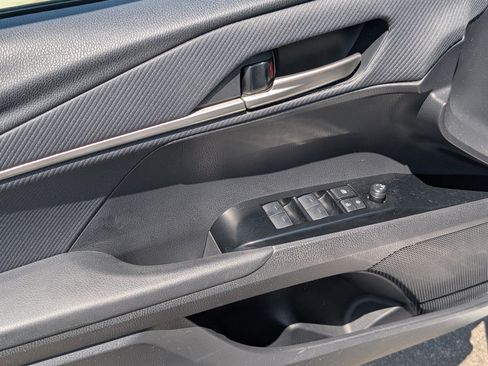 Used 2025 Toyota Camry SE FWD image 15
