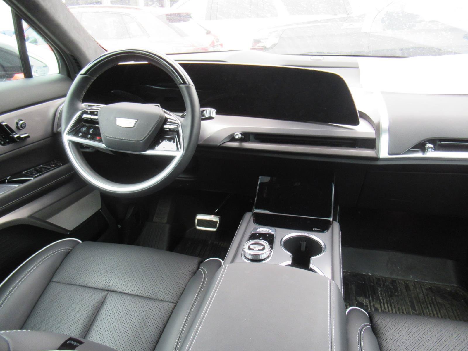 Used 2026 Cadillac Vistiq Platinum w/ LPO, Floor Liner Package AWD/4WD image 11