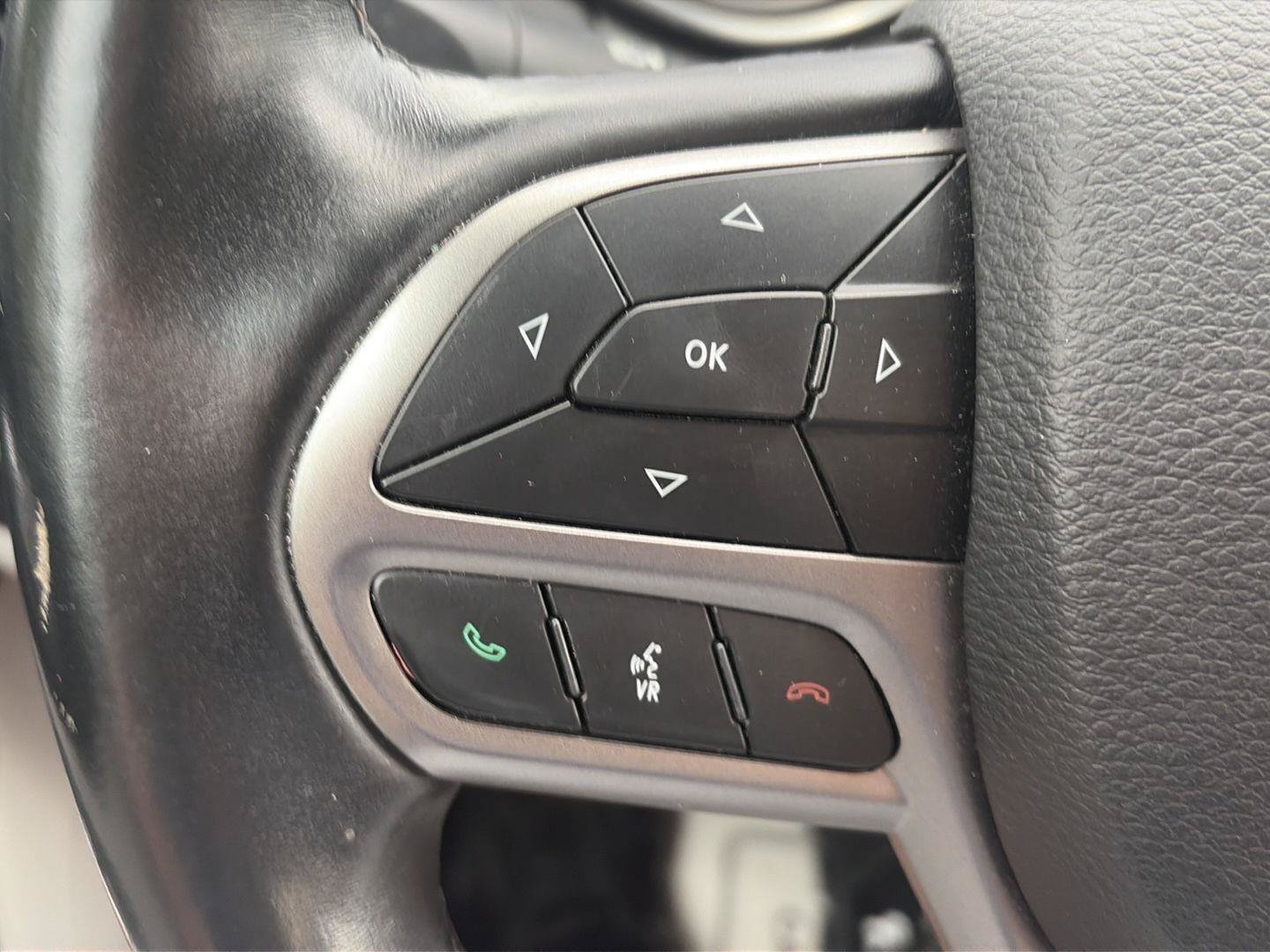Used 2019 Jeep Cherokee Limited AWD/4WD image 17