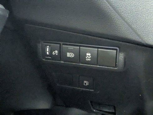 Used 2024 Toyota Corolla Cross AWD Hybrid image 39
