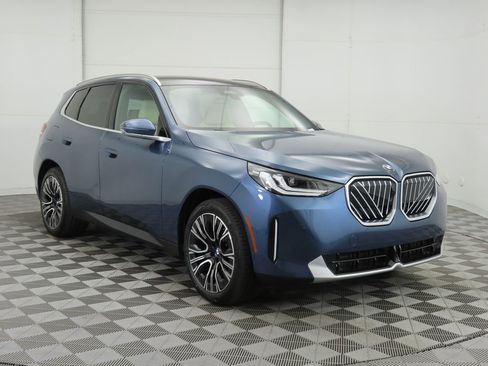 Certified 2025 BMW X3 xDrive30i w/ Premium Package image 4