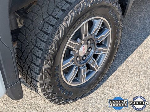 Used 2024 GMC Sierra 1500 AT4 w/ Technology Package image 9