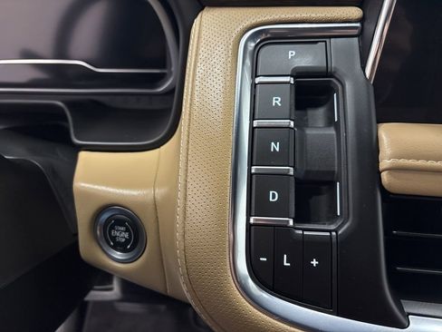 Used 2023 Chevrolet Tahoe Premier AWD/4WD image 19