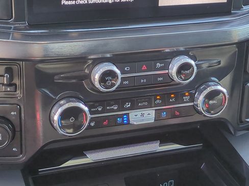 Used 2025 Ford F250 Lariat AWD/4WD image 28