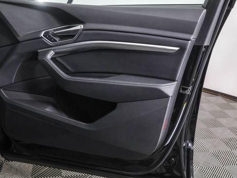 Used 2023 Audi e-tron Premium image 50