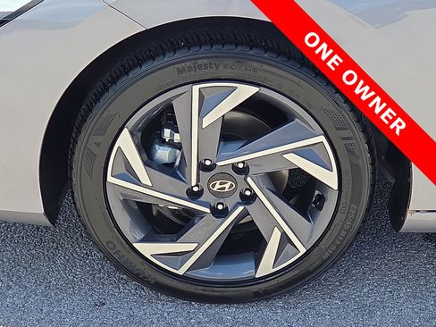 Used 2025 Hyundai Elantra Sport FWD image 7