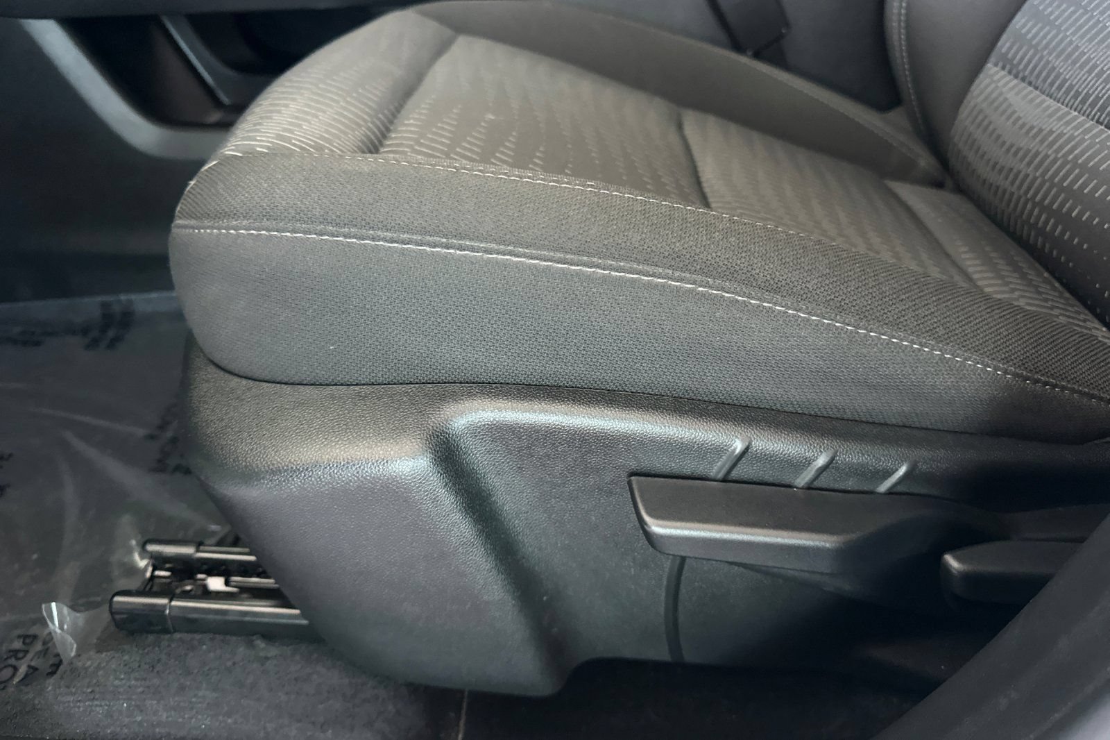 Used 2025 Chevrolet Equinox LT FWD image 13