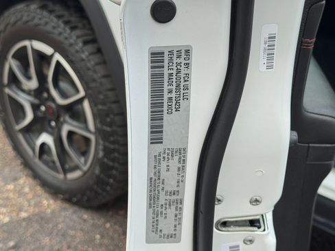 Used 2025 Jeep Compass Trailhawk image 28