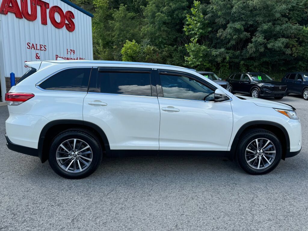 Used 2019 Toyota Highlander XLE AWD/4WD image 8