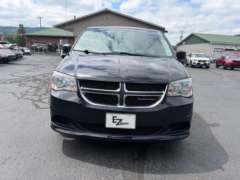 Used 2015 Dodge Grand Caravan SE w/ Quick Order Package 29E SE FWD image 3