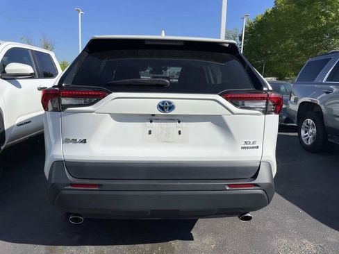 Used 2022 Toyota RAV4 XLE w/ Convenience Package AWD/4WD image 3