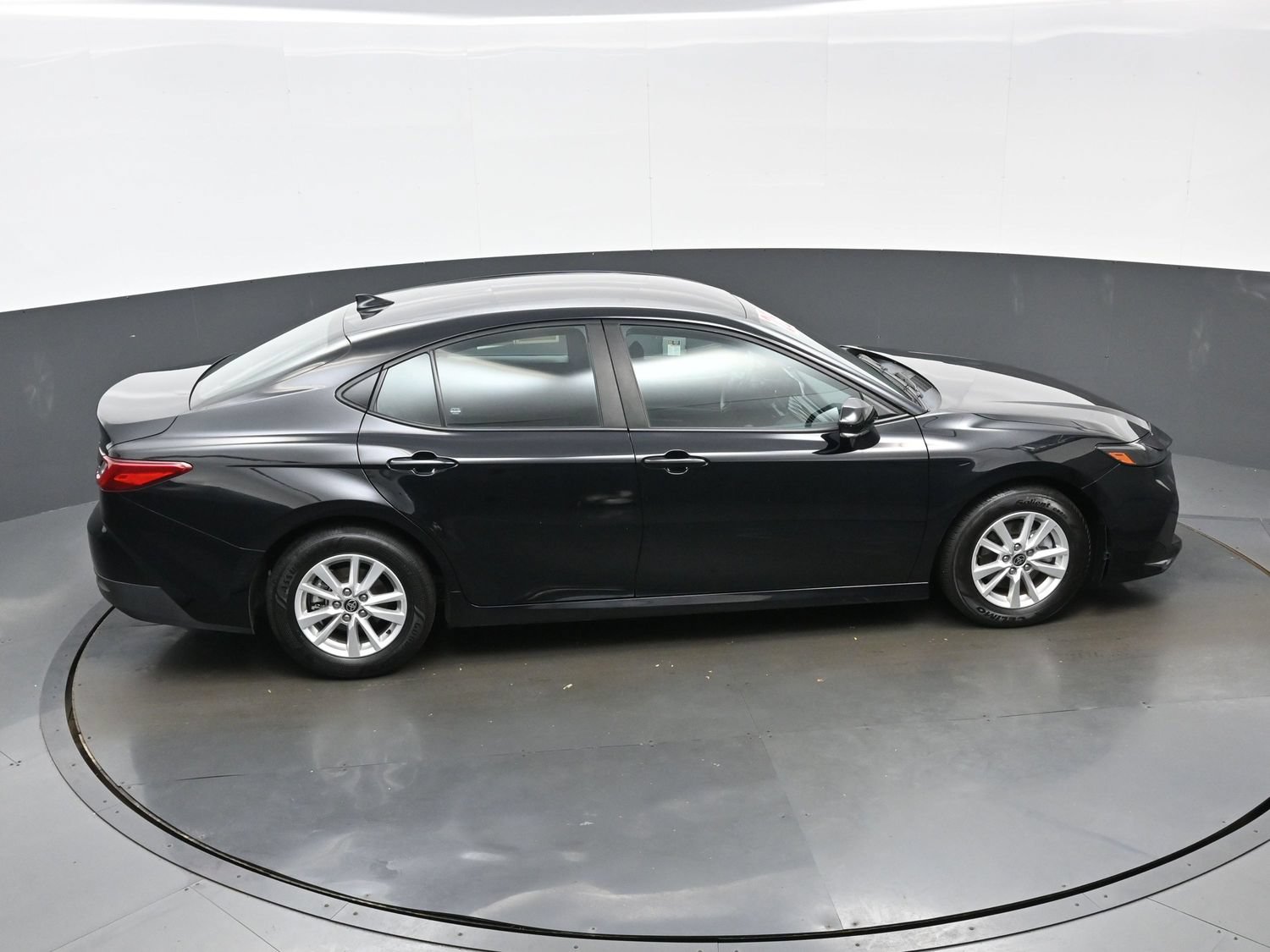 Used 2025 Toyota Camry LE FWD image 41