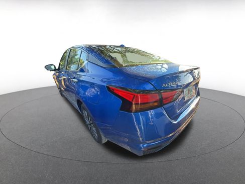 Used 2025 Nissan Altima 2.5 SV FWD image 5