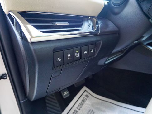 Used 2016 Toyota Avalon Limited w/ Toyota Safety Sense Package FWD image 20