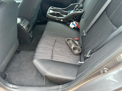 Used 2018 Nissan Sentra SV FWD image 2