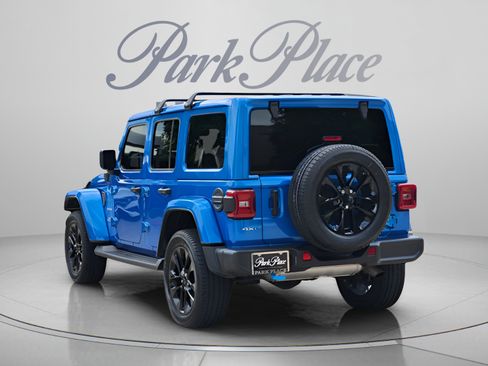 Used 2022 Jeep Wrangler Unlimited Sahara w/ Cold Weather Group AWD/4WD image 3